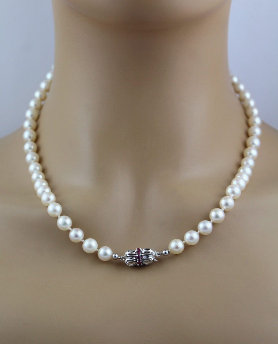 Pearl Necklace 49cm Akoya Pearls 7.9-7.5mm Red Rubies White Gold 585 49