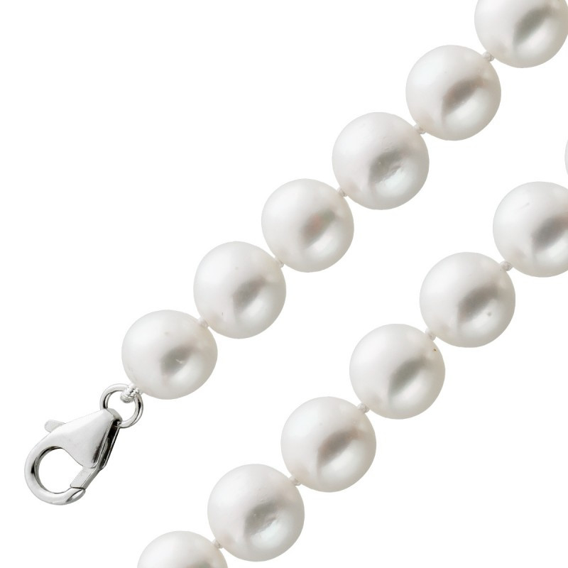 Klassische Halskette mit Perlen