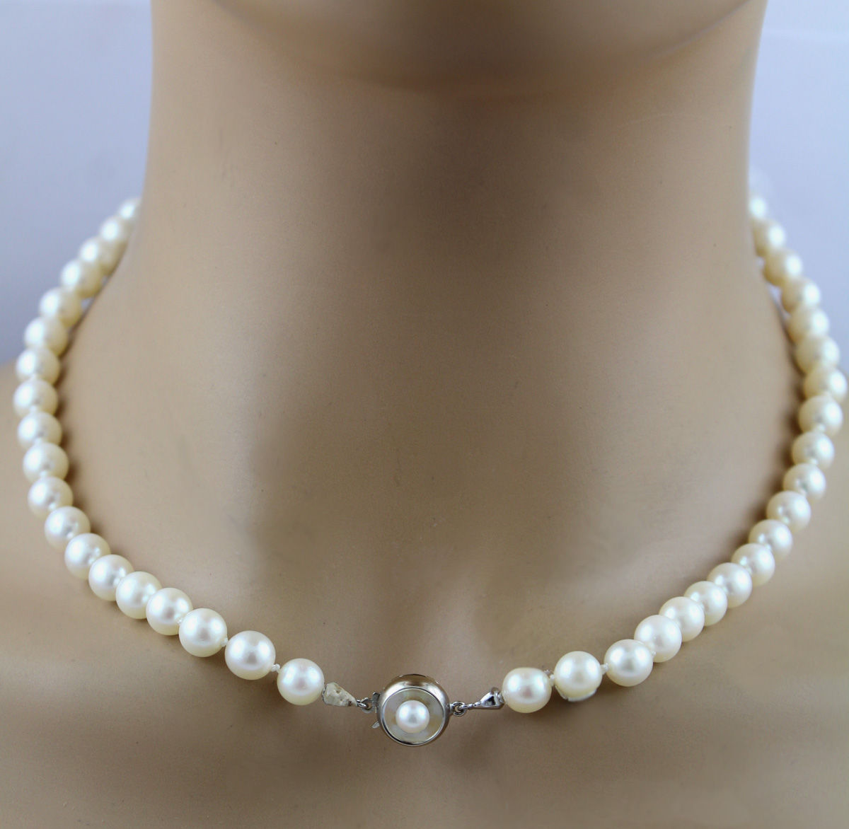 Perlenkette Japanische Akoyaperlen 7.1-7.4mm Weißgold 14 Karat 47 Perlenkette Japanische Akoyaperlen 7.1-7.4mm Weißgold 14 Karat 47